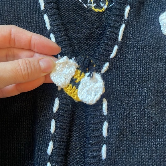 Vintage Sweater Vest Bumblebee Floral Daisy Hand Embellished Crochet Knit Size M - Picture 4 of 8